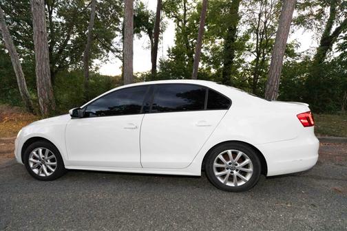 White 2012 Volkswagen Jetta SE