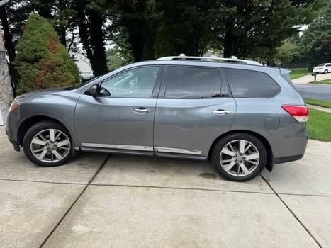 Gray 2015 Nissan Pathfinder Platinum