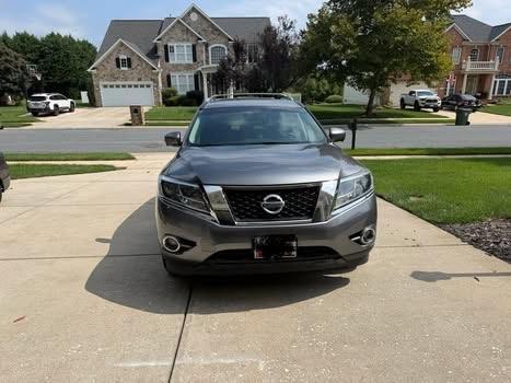 Gray 2015 Nissan Pathfinder Platinum