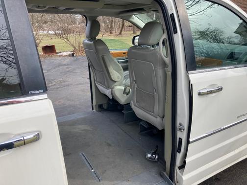 2009 Chrysler Town & Country Limited