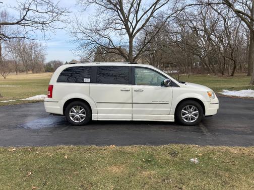 2009 Chrysler Town & Country Limited