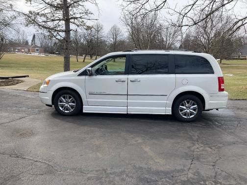 2009 Chrysler Town & Country Limited