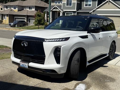 White 2025 INFINITI QX80 AUTOGRAPH