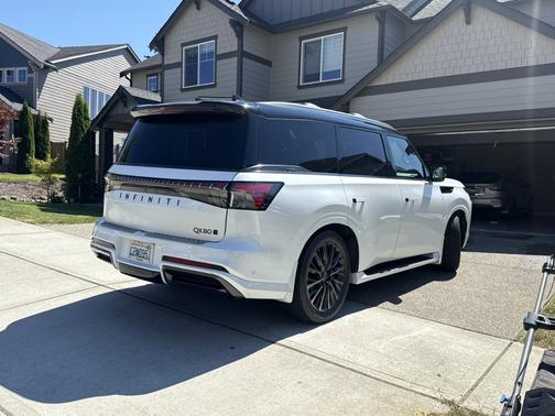 White 2025 INFINITI QX80 AUTOGRAPH