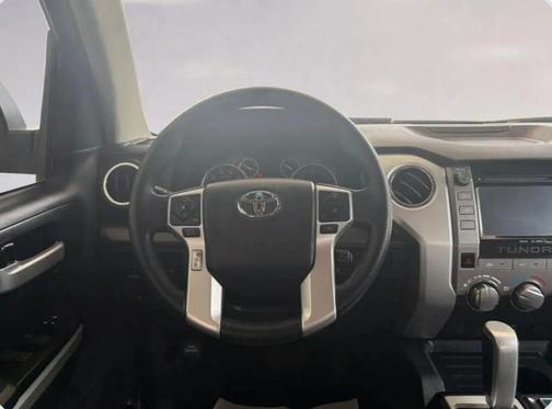White 2017 Toyota Tundra SR5