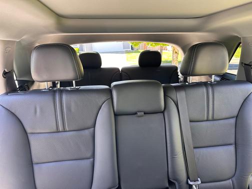 White 2015 Kia Sorento SX