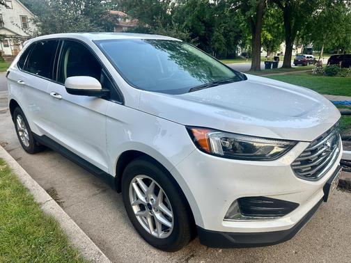 White 2022 Ford Edge SEL