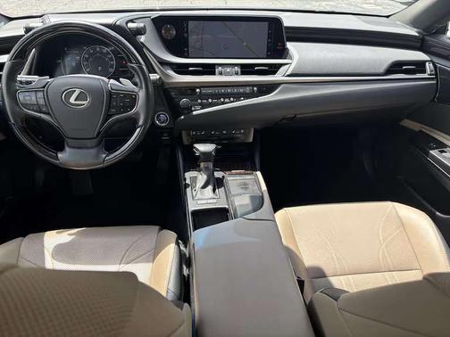 2019 Lexus ES 300h Luxury