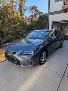 2019 Lexus ES 300h Luxury