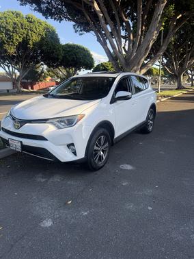 White 2018 Toyota RAV4 XLE