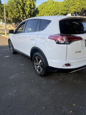 White 2018 Toyota RAV4 XLE