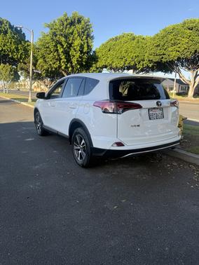 White 2018 Toyota RAV4 XLE