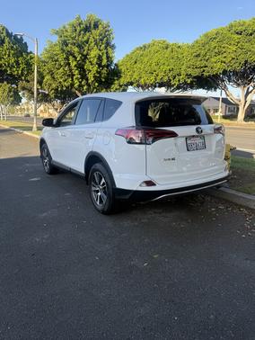 White 2018 Toyota RAV4 XLE