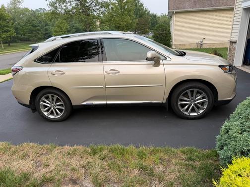 Beige 2015 Lexus RX 450h Base