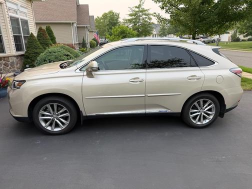 Beige 2015 Lexus RX 450h Base