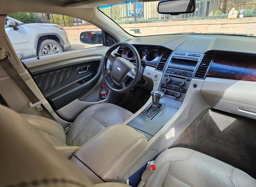Blue 2010 Ford Taurus SEL