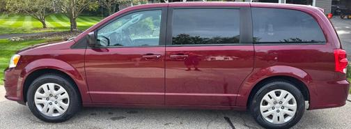 Red 2018 Dodge Grand Caravan SE
