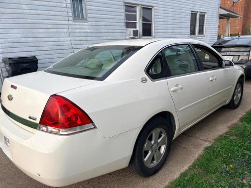 White 2007 Chevrolet Impala LT