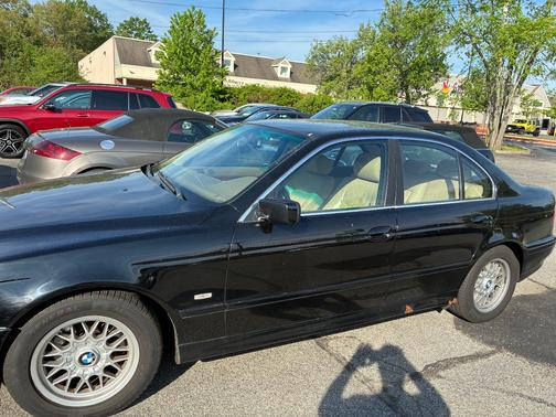 Black 2001 BMW 525 i