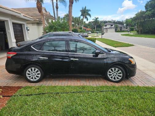 Black 2014 Nissan Sentra SV