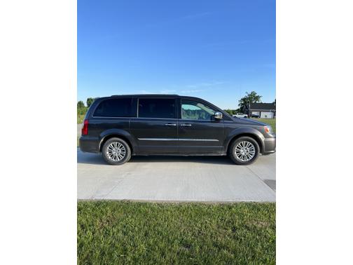 Photo 1 of 12 of 2015 Chrysler Town & Country Touring-L