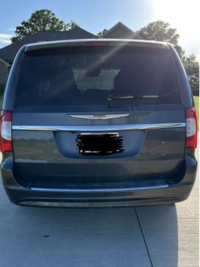 Photo 3 of 12 of 2015 Chrysler Town & Country Touring-L