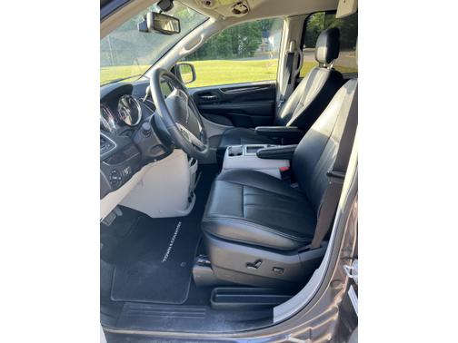 Photo 5 of 12 of 2015 Chrysler Town & Country Touring-L
