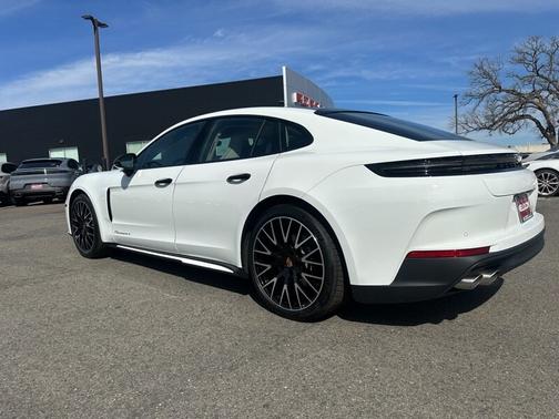 2025 Porsche Panamera 4