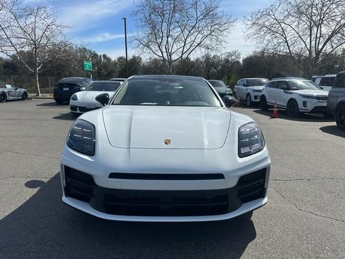2025 Porsche Panamera 4