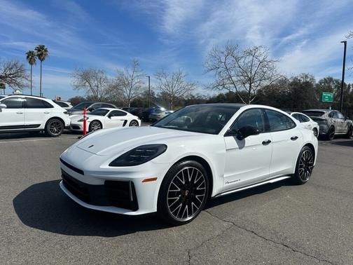 2025 Porsche Panamera 4