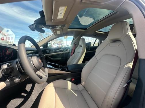 2025 Porsche Panamera 4