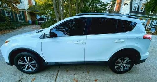 White 2018 Toyota RAV4 XLE
