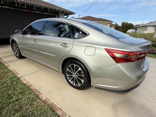 2018 Toyota Avalon Hybrid XLE Premium