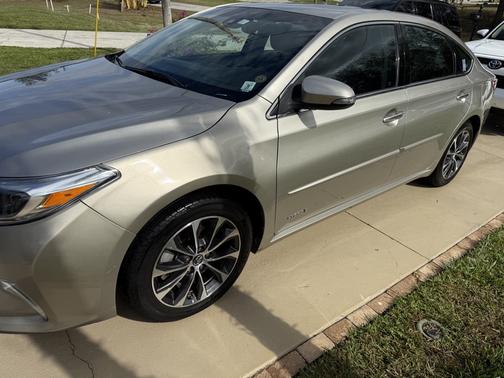 2018 Toyota Avalon Hybrid XLE Premium