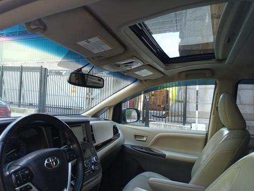 2016 Toyota Sienna XLE
