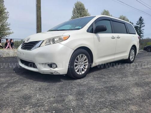 2016 Toyota Sienna XLE