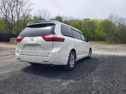 2016 Toyota Sienna XLE