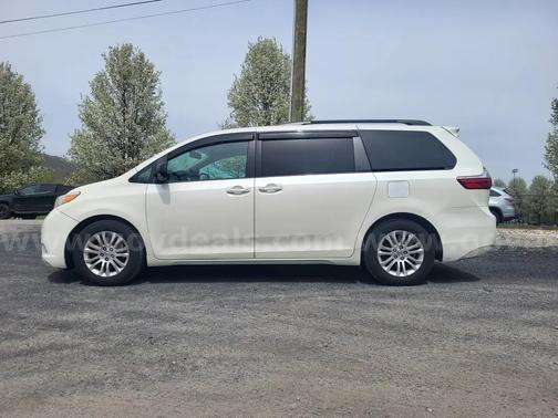 2016 Toyota Sienna XLE