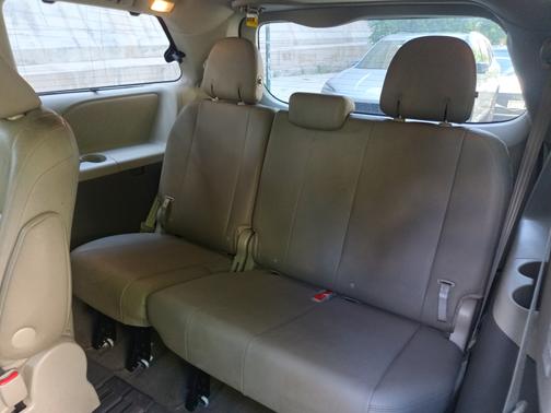 2016 Toyota Sienna XLE