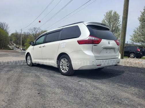 2016 Toyota Sienna XLE