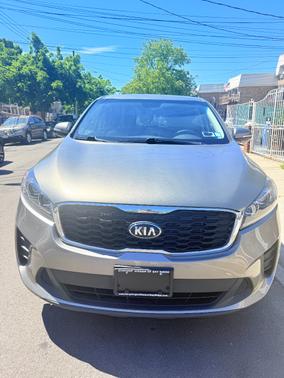 Gray 2019 Kia Sorento LX