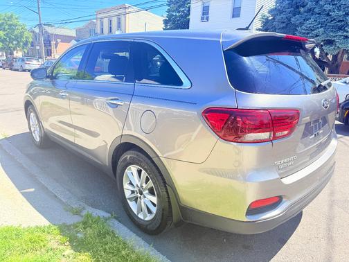 Gray 2019 Kia Sorento LX