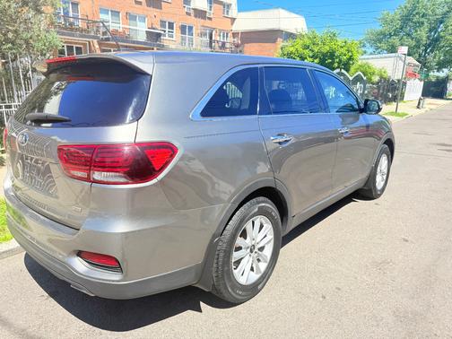 Gray 2019 Kia Sorento LX