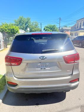 Gray 2019 Kia Sorento LX