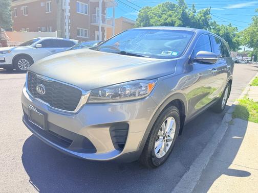Gray 2019 Kia Sorento LX