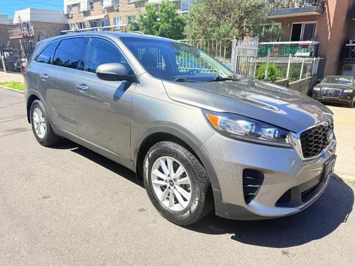 Gray 2019 Kia Sorento LX