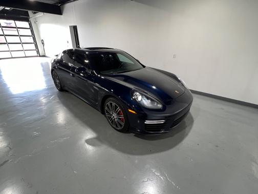 2016 Porsche Panamera GTS