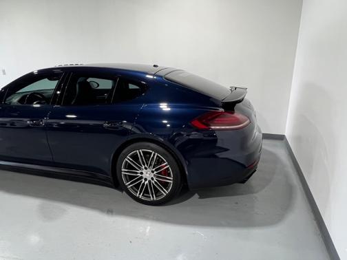 2016 Porsche Panamera GTS