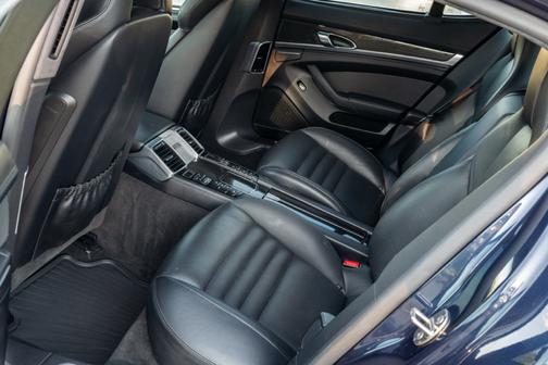 2016 Porsche Panamera Panamera GTS