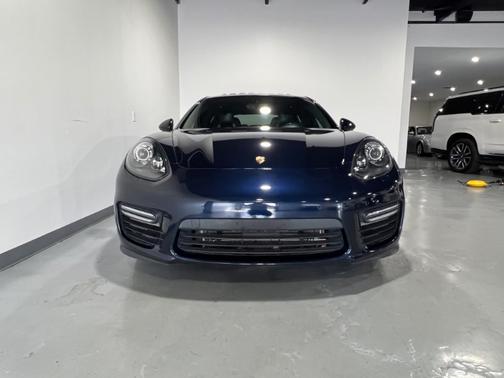 2016 Porsche Panamera GTS